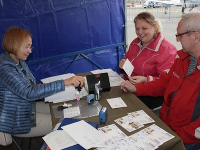 Почта России провела торжественное спецгашение открытки, посвящённой памятнику авиационным техникам