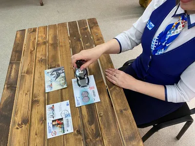 В почтовое обращение выпущена марка, посвящённая 275-летию со дня рождения флотоводца, адмирала Фёдора Фёдоровича Ушакова