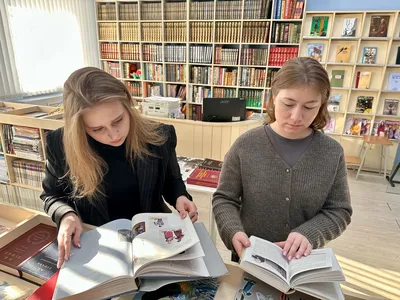 Сотрудники Ярославского Росреестра посетили книжно-иллюстративную выставку «Пушкин навсегда!»