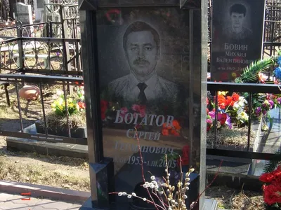 Нанесение изображение на памятник из гранита