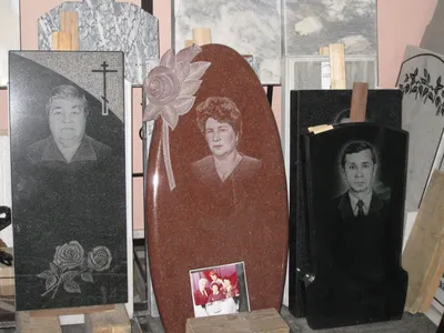 Нанесение изображение на памятник из гранита