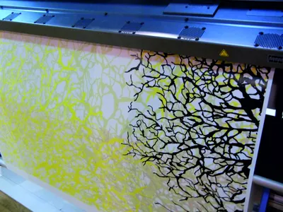 Печать на обоях