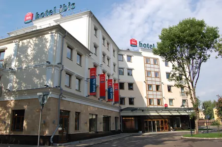 Фасад отеля Ибис Ярославль Центр