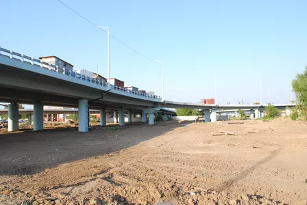 Строительство подъездных путей к Юбилейному мосту