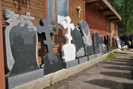 Памятники из гранита и мрамора