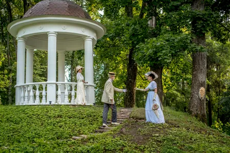 Музей-усадьба дворян Леонтьевых: летние виды
