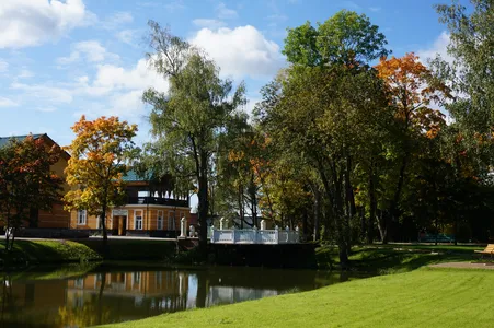 Музей-усадьба дворян Леонтьевых: летние виды