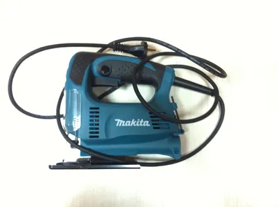 Электролобзик 450Вт, Макс. рез: дерево 65мм, мягакая сталь 6мм.