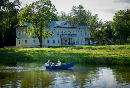 Музей-усадьба дворян Леонтьевых: летние виды