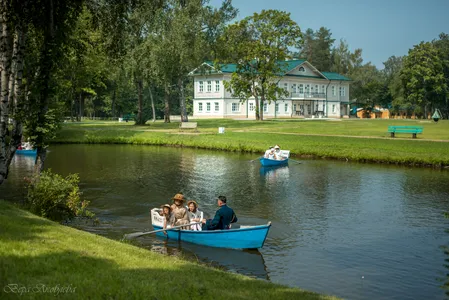 Музей-усадьба дворян Леонтьевых: летние виды