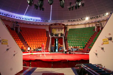 Фото здание и внутренних интерьеров