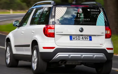 Оформление транспорта студии пряжи