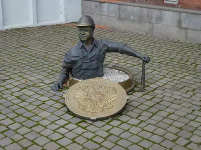 Памятник водопроводчику в Рыбинске